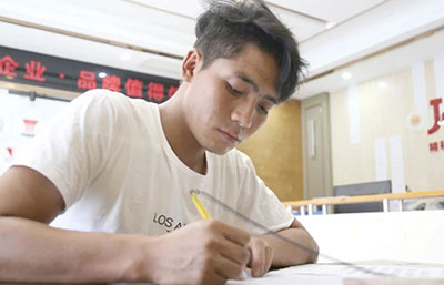 “誠信女子”魏月董丈夫到紫南轄區(qū)金凱地工作